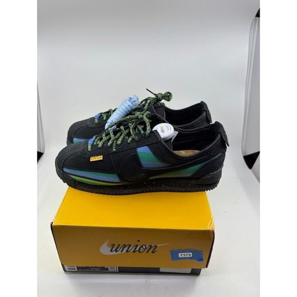 Athletic_Shoes